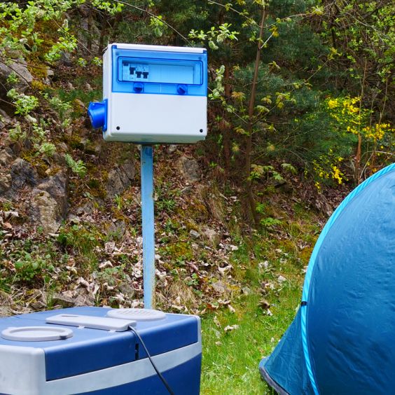 Coffret de camping avec 1 prise CEE 10A + protection électrique incluse + compteur