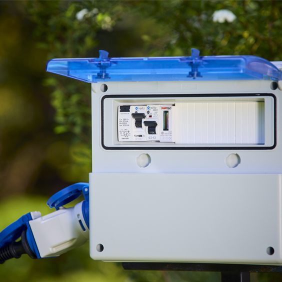 Coffret de camping avec 1 prise CEE 10A + protection électrique incluse